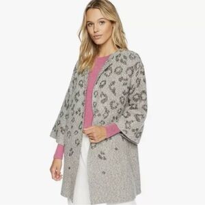 Anthropologie | Leopard Sweater Size LARGE light Grey